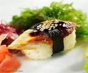Нигири-суши с угрем и соусом ницуме