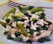 Теплый салат из зеленого горошка и риса