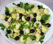 Немецкий картофельный салат с маслинами